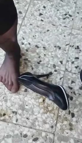 Die geilwn Heels meiner frau angepinkelt und angezogen