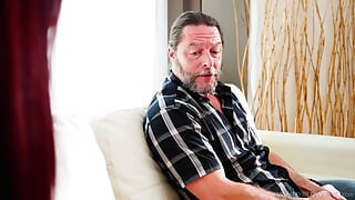 Mommyblowsbest Jessica Hires Assistant to Satisfy Her Oral Fixation