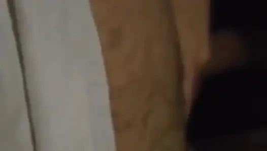 Пухлая милфа сосет толстый член и слюни поверх него