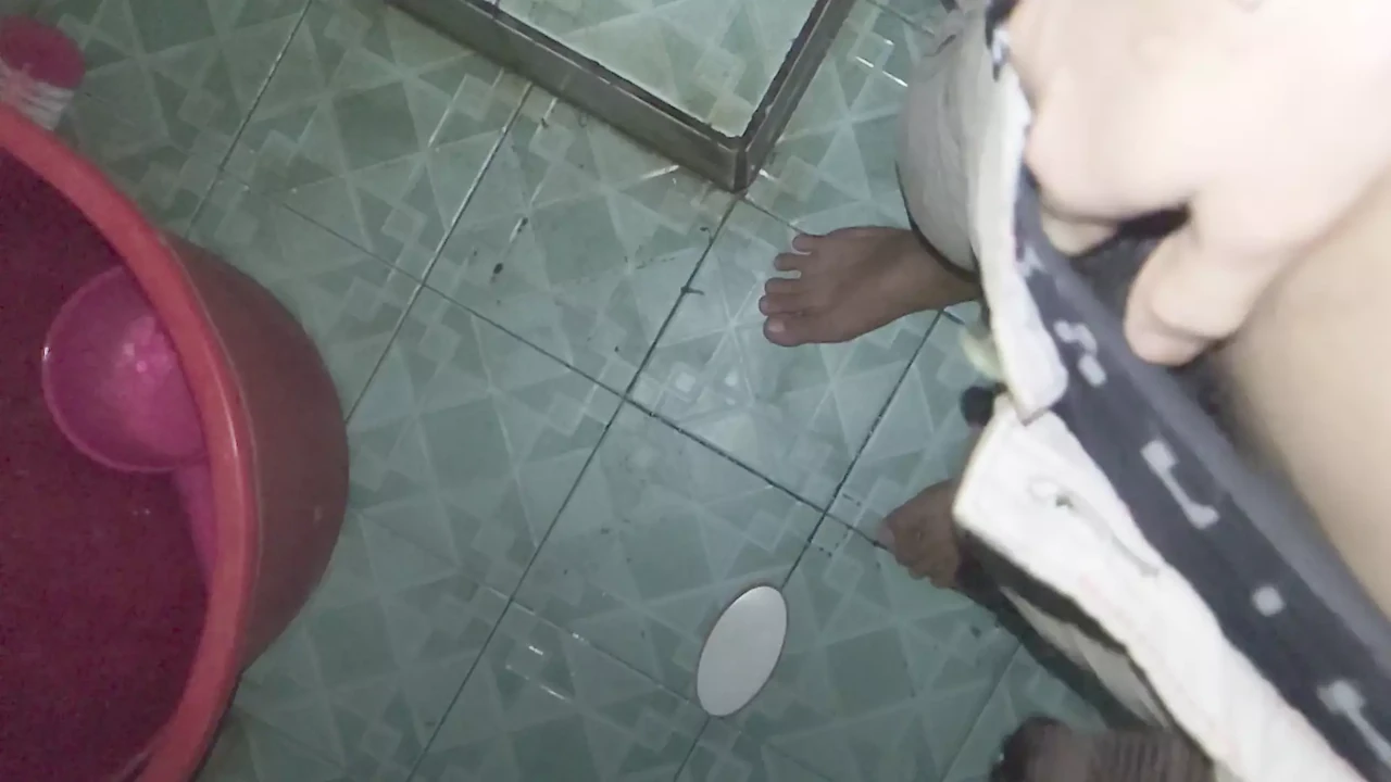 Young gay : big penis solo cum of toilet