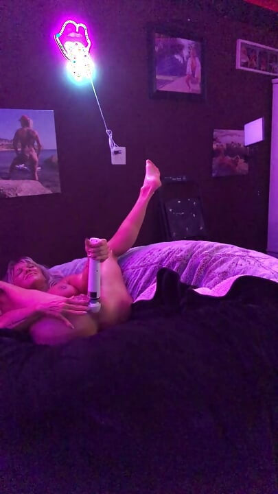 Rubia caliente tiene otra de esas noches