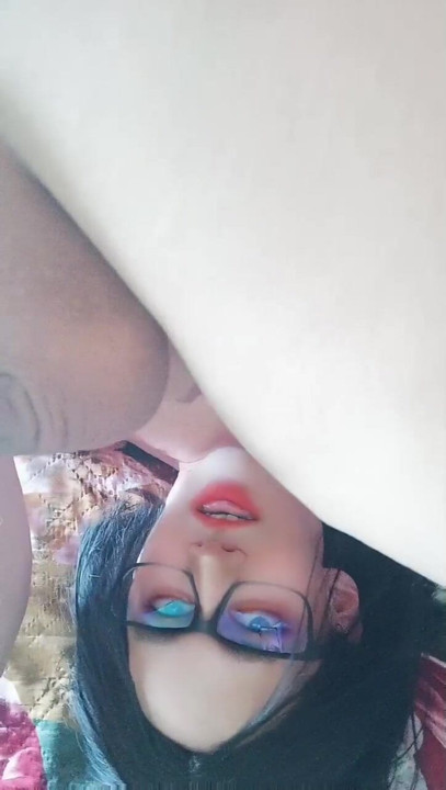 Mi polla está sobre mi cara