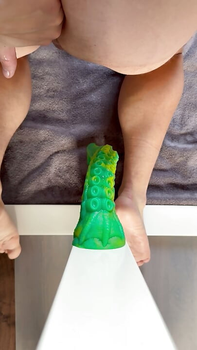 Alien Dildo Anal