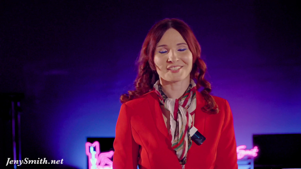 治疗不安全：她在中途脱衣服