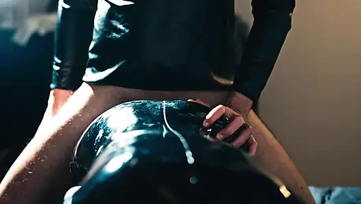 Сначала Он Трахает Меня Дилдо, Затем Проникает В Меня Своим Членом И Обильно Кончает На Мой Костюм