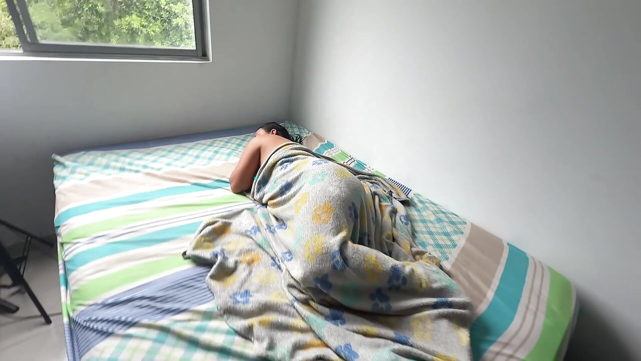 Mengejutkan Andrea dengan pamer langsung ke mulut: sepong dalam banget