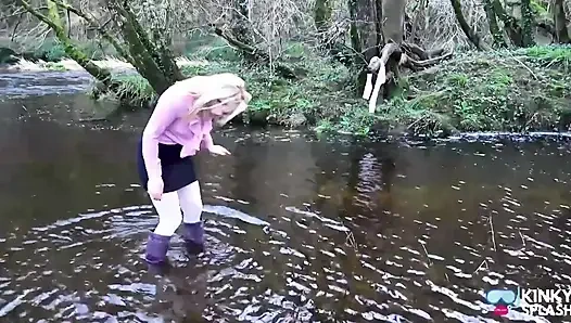 Белые колготки секретарши, промокнутые в кулисах, пошло не так