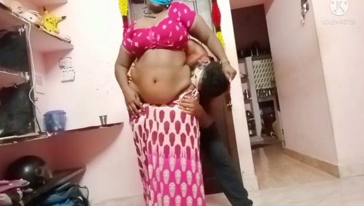 Tweede echtgenoot neukt een tiener Tamil-meisje in een saree