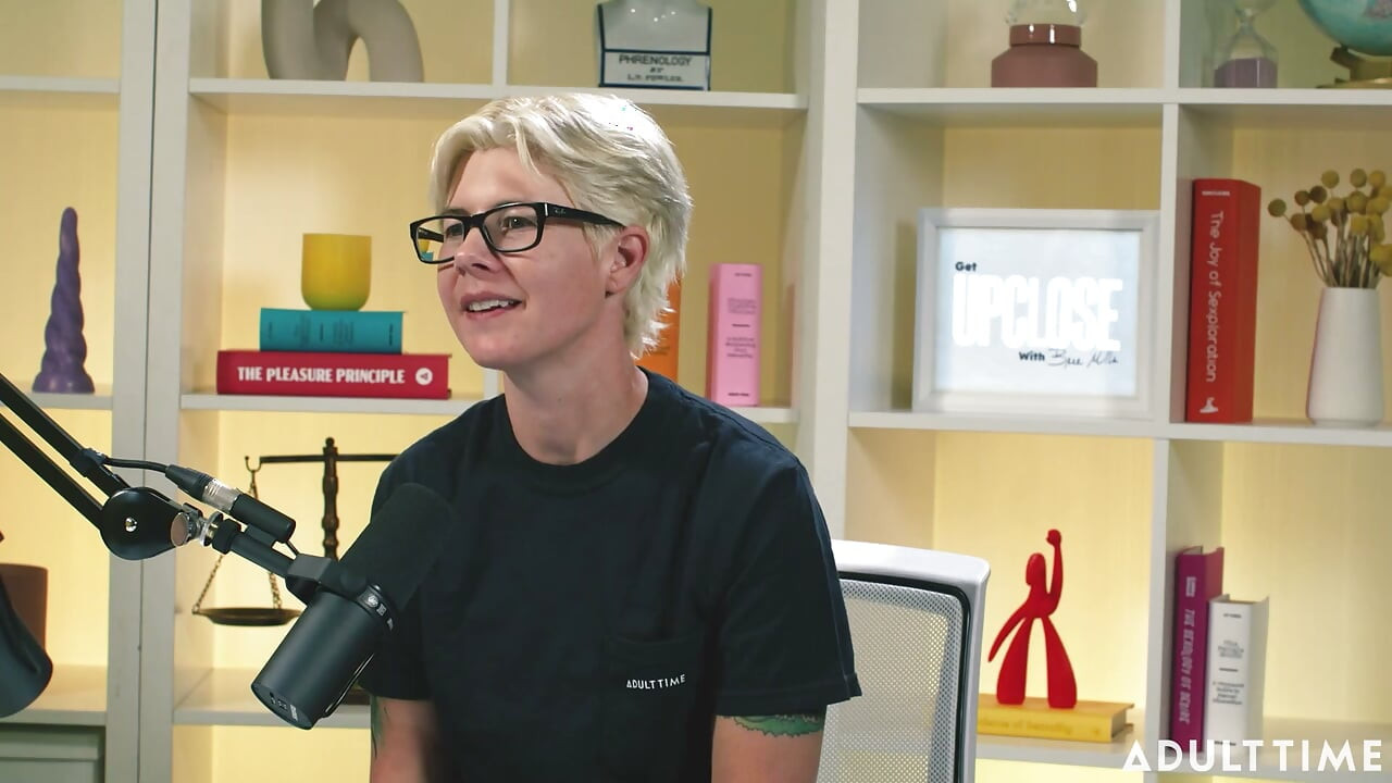 Breaking Shame Cycles & Being True to Yourself, with Khloe Kingsley!  the Adult Time Podcast