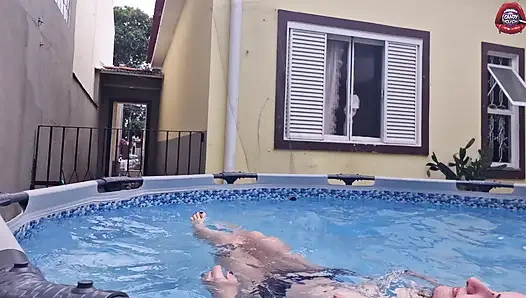 Deine Schlampen-nachbarin Zeigt Sich Im Pool