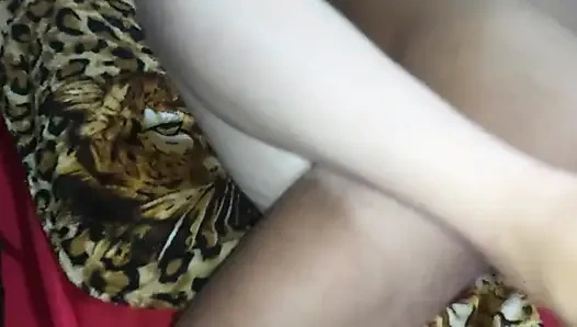 Скачу на члене большого черного члена, пока он не получит горячую сперму