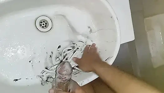 Suami asli & istri lagi asik berbagi momen mesra di kamar mandi (18+)