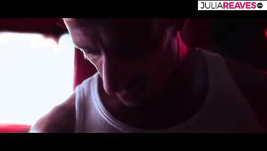 Горячая дама получает хороший массаж