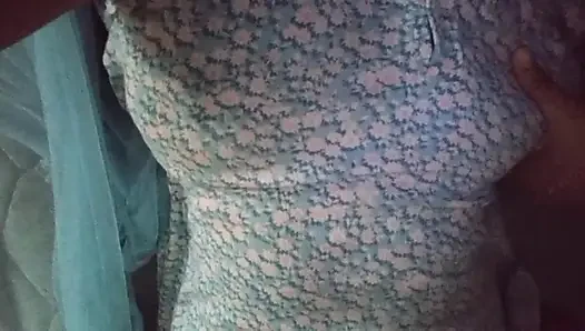 Wanita Sri Lanka merayu pasangannya melalui panggilan video sampai orgasme hanya dengan toket besar dan memek basah