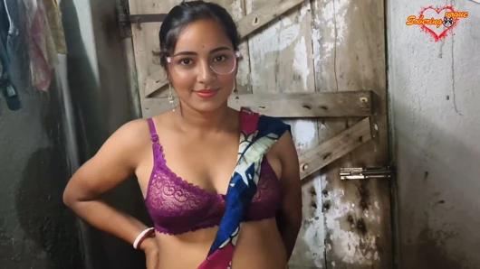 Bhabhi desa India yang cantik dan seksi dengan tampilan manisnya, dan abang ipar yang ngentotnya sangat kasar dan keras