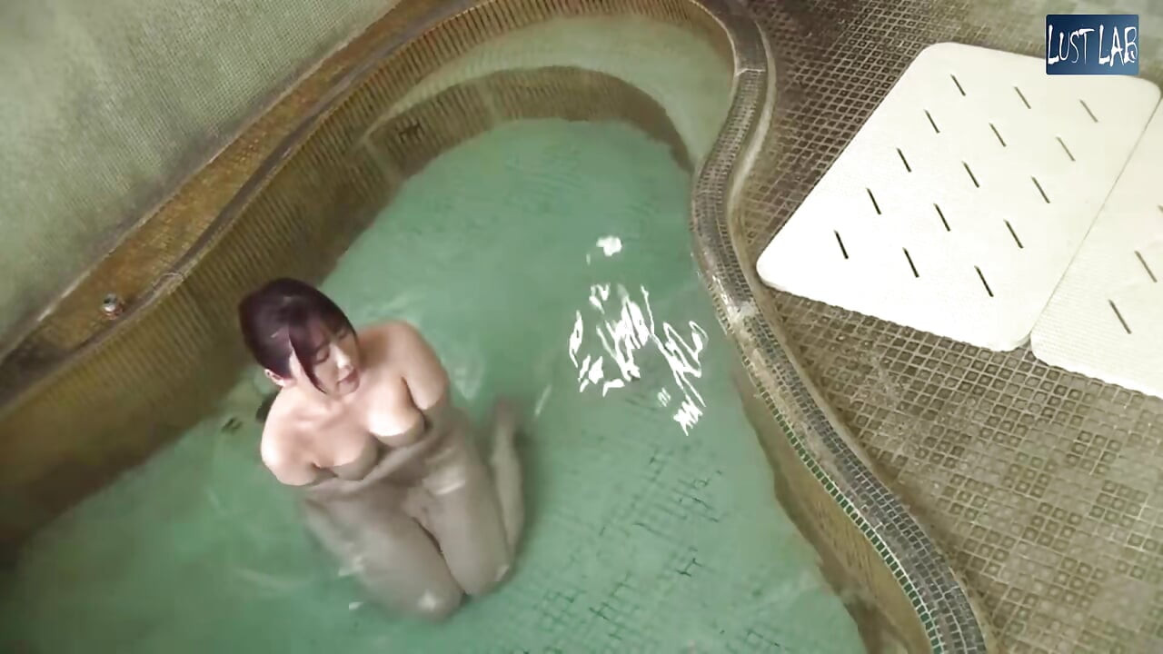 Aphrodisiac Hot Spring Water Heats the Body Until Restraint Completely Falls Apart Part 3