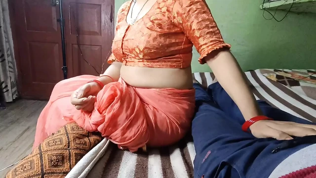 Owner has sex with young maid in afternoon, video in Hindi