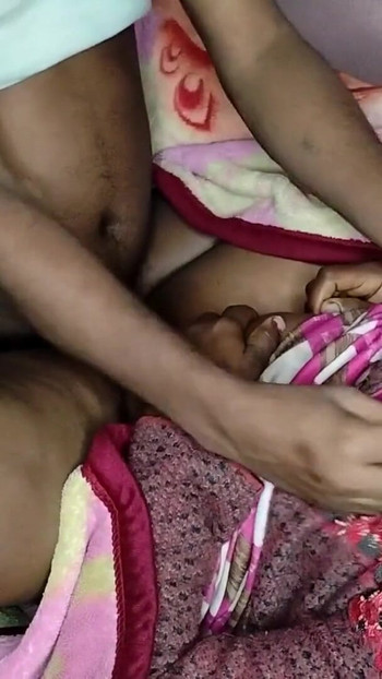 Must-see moment from "India Desi aunty Ki Chut Marli Maje Se Raat Ko So Beautiful"