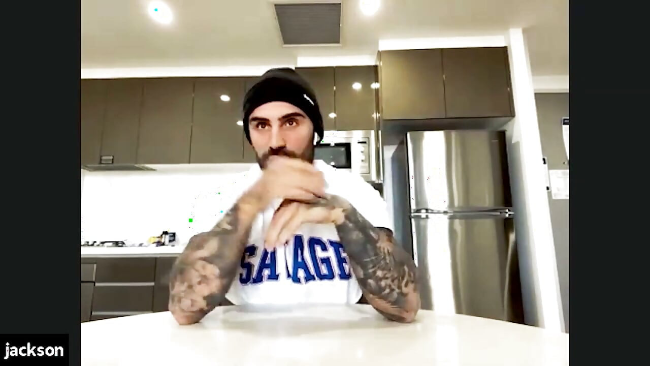Jackson O'doherty se dezbracă goală și dezvăluie secretele dormitorului
