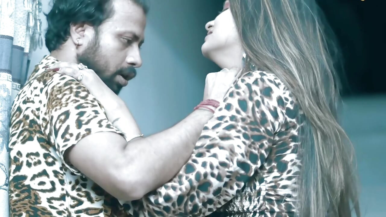 Raat ke samye biwi samjh kar soteli maa ko hi chod diya
