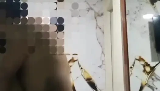 Eski sevgilimin en iyi arkadaşı beni ziyarete geldi ve ikinci bölümü çekiyoruz