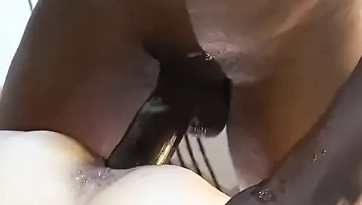 Memek sempit istri kulit putih ini dientot habis-habisan sama kontol besar pria kulit hitam sampai meringis keenakan bagian 2