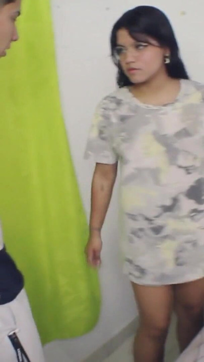 Danna Smit, latina con curvas con gran, no se detiene hasta que alcanza orgasmos intensos | Clip 1