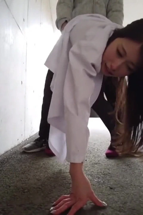 长舌头顽皮的营养师用调皮的微笑慢慢地勾引你进来 第2集