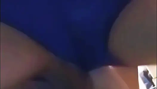 Wasser tropft tag für tag, trägt den härtesten stein weg