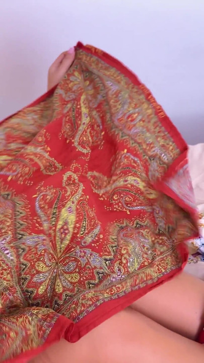 Sofias Silken Dream Bundet op med silke og satin tørklæder kopi (4k)