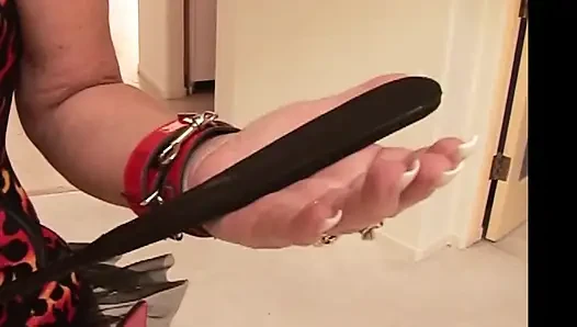 MILF lutscht einen monsterschwanz und wird zu einem massiven mund abspritzen gefickt