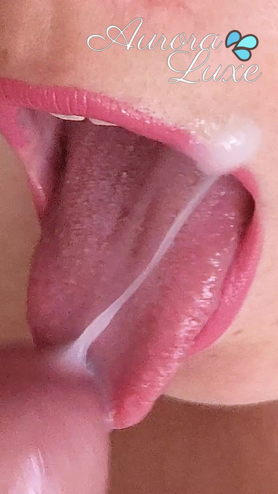 فم مليء بالشهوة