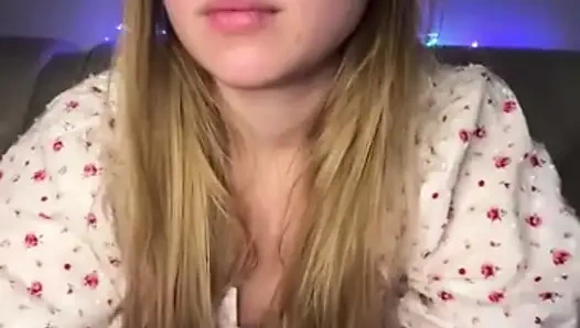 Jucielussie twerking dengan stoking seksi