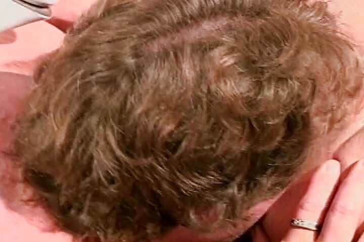 Порно богиня с большими сиськами наслаждается тройничком с двойном проникновением