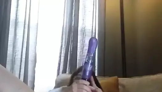 Vídeo de selfie de masturbação da esposa do vizinho hackeado