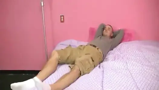 Mardi Gras'ın elle muamelesi dağınık bir boşalmayla bitiyor