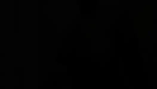 Siyah zenci kız banyoda göğüslerini sallıyor