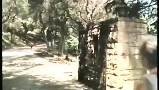 Electric Blue 43: büyük memeli sorun