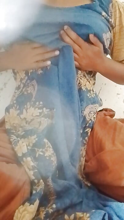Akeli larki ko masti ke lie ht larke ki chudaee milti hai