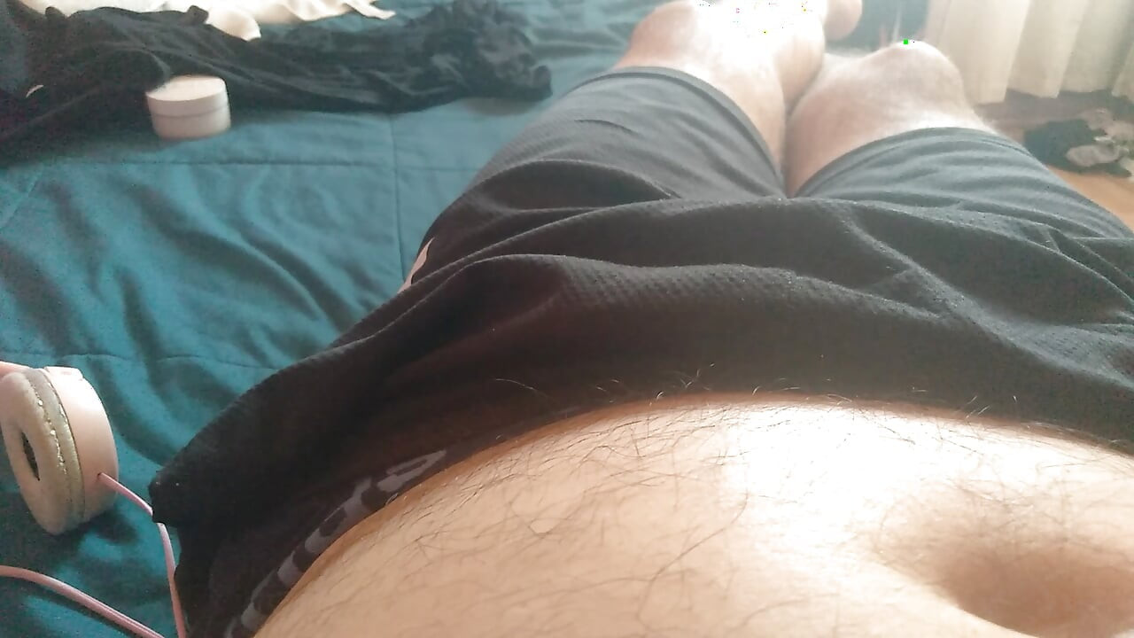 年輕男人喜歡被人看他炫耀他的雞巴，操機器