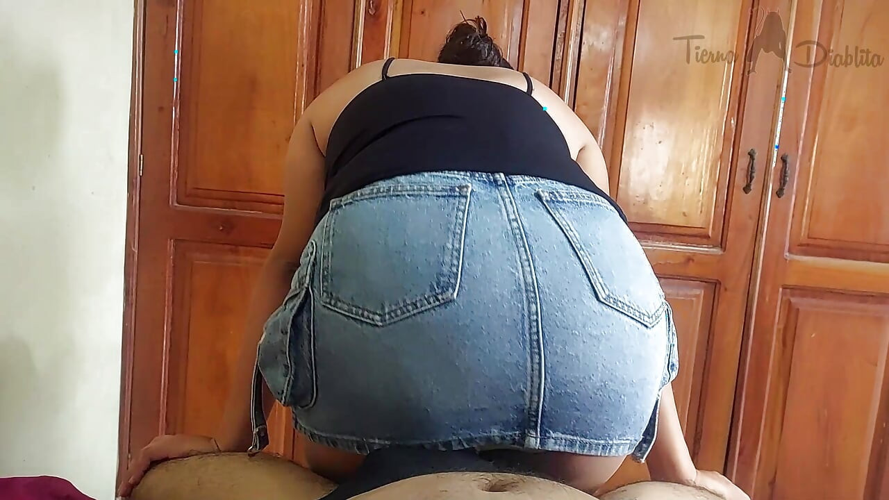 POV: Gadis otaku meletakkan pantatnya di penisku dan meremasnya sampai aku kering