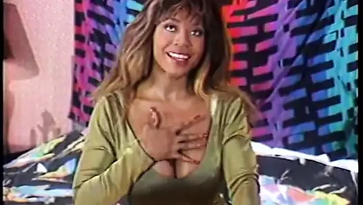 Hot cutie likes it when she spreads her legs and rubs her juicy pussy
