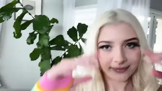 Gia oh my lagi asik ngentot kontol besarku dengan kaus kaki pelanginya bahkan sampai dientot habis-habisan sama nelson sampai matanya merem melek