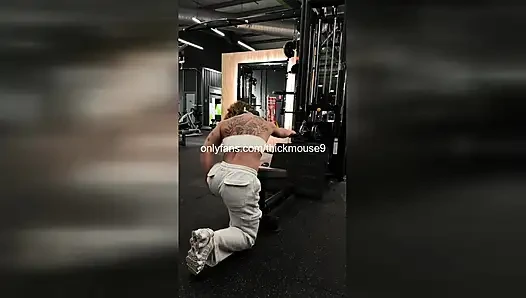 TIKTOK ACCIDENT  18YO LEAKS CREAMY PUSSY DURING LIVESTREAM