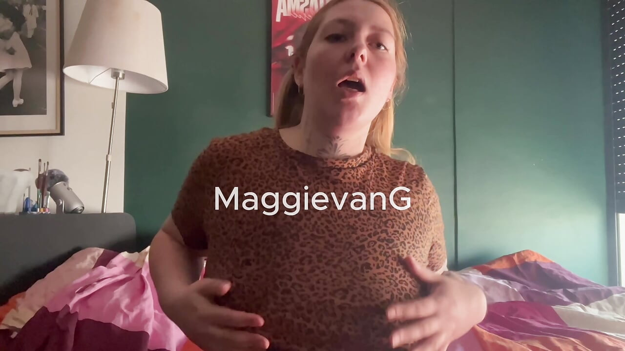 LINDA CHICA SE COMPLACE CON UNA POLLA DE DRAGÓN