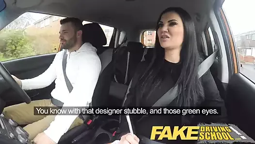Fake driving school Jasmine Jae, sexe entièrement nu dans une voiture