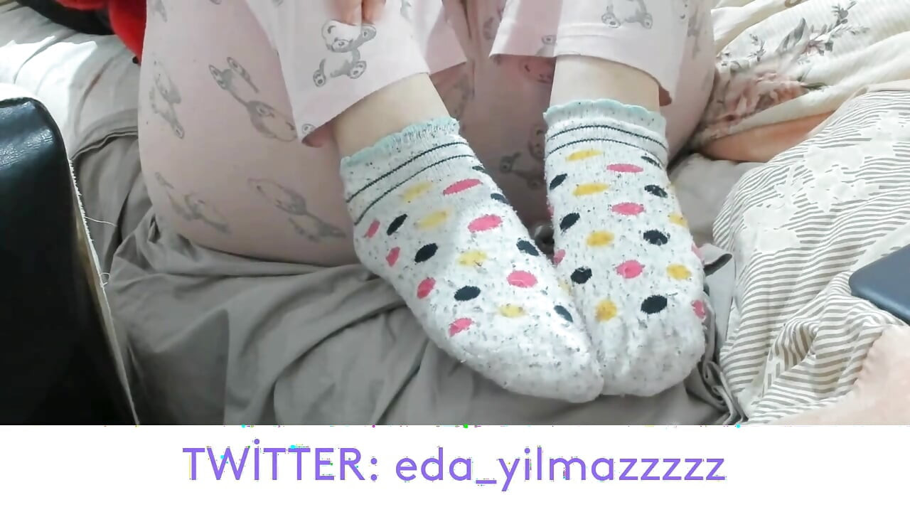 FETICHE DE PIES- PIE TURCO- FETICHE DE PIES TURCOS- CALCETINES- FETICHE DE MEDIAS- PORNO TURCO- MILF TURCA