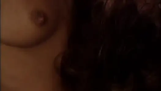 Büyük memeli iki orta yaşlı seksi kadın orgazm arıyor