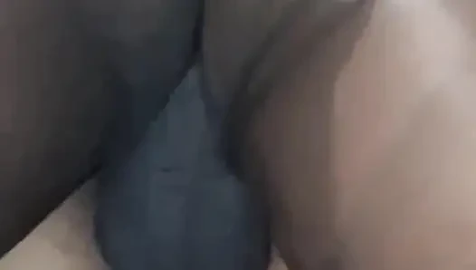 Cewek sange ini dientot gaya misionaris sama kontol raksasa pria kulit hitam sampai dicrot di dalam!