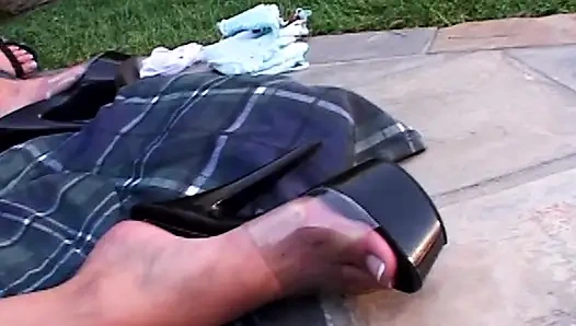 Heiße Blonde im Gartenabenteuer